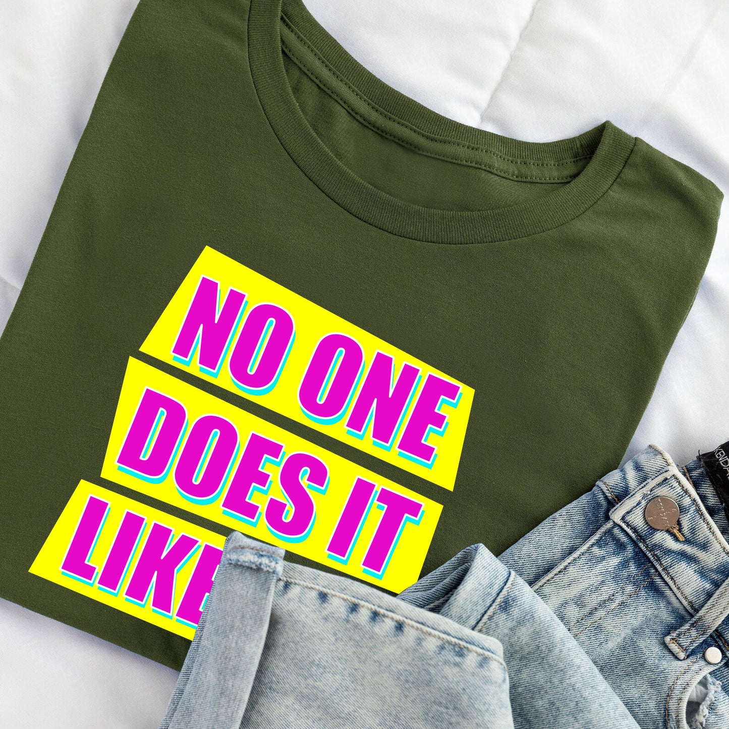 NO ONE DOES IT LIKE ME! - Absolutely Fabulous T-Shirt